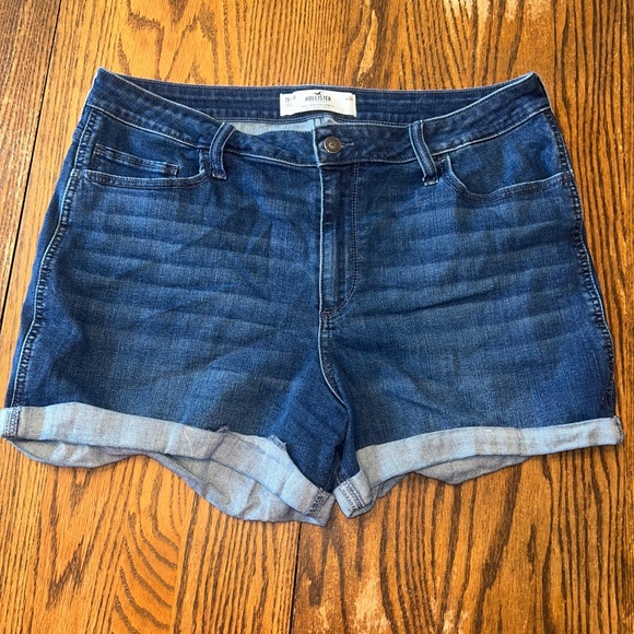 Hollister Women’s High-Rise Curvy 3” Short - Picture 1 of 2